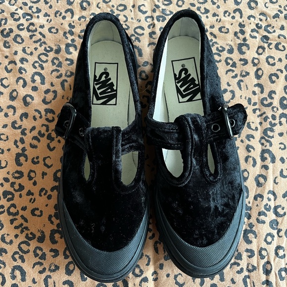 Vans Style 93 Mary Jane Women Size 6 Black Velvet T-Strap Buckle Shoes - Picture 2 of 6